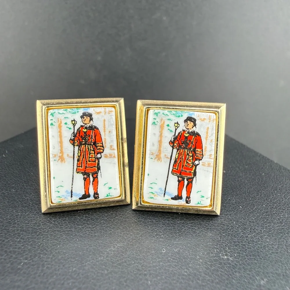 Vintage Shields Cufflinks Gold Tone Enamel Beefeater Yeoman Warder